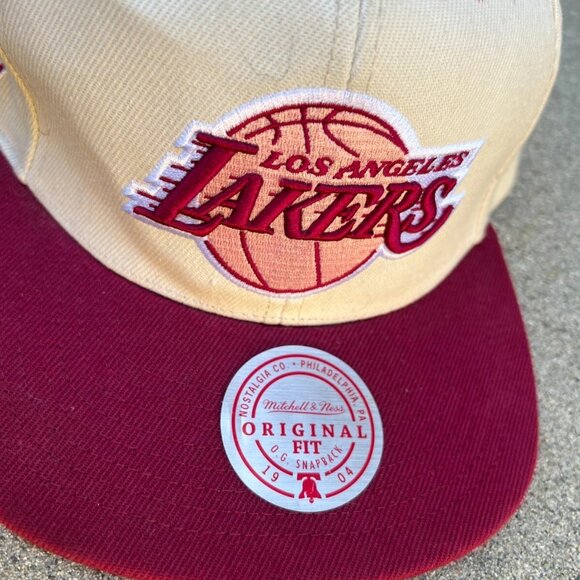 MITCHELL & NESS Los Angeles Lakers Strawberry Cream Hat Snapback NBA Cap - Picture 7 of 8
